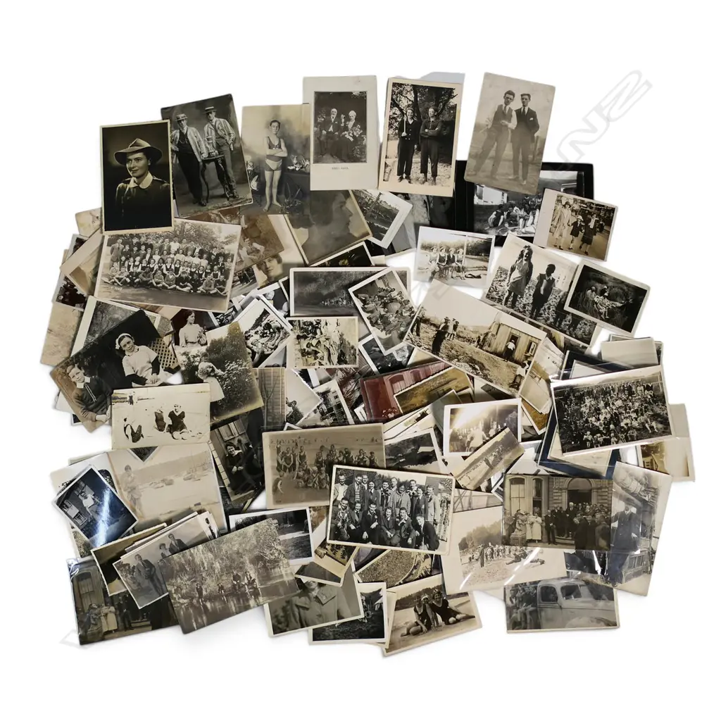 LG COLLECTION OF LATE 19th to mid 20thC PHOTOGRAPHS, PORTRAITS & FAMILY Image 1++